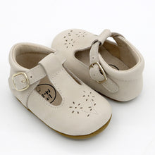 Load image into Gallery viewer, Eggshell White Flower Wax Leather T-bars