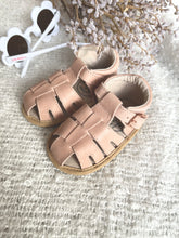 Load image into Gallery viewer, Zoe Sandal - Pink Wax Leather
