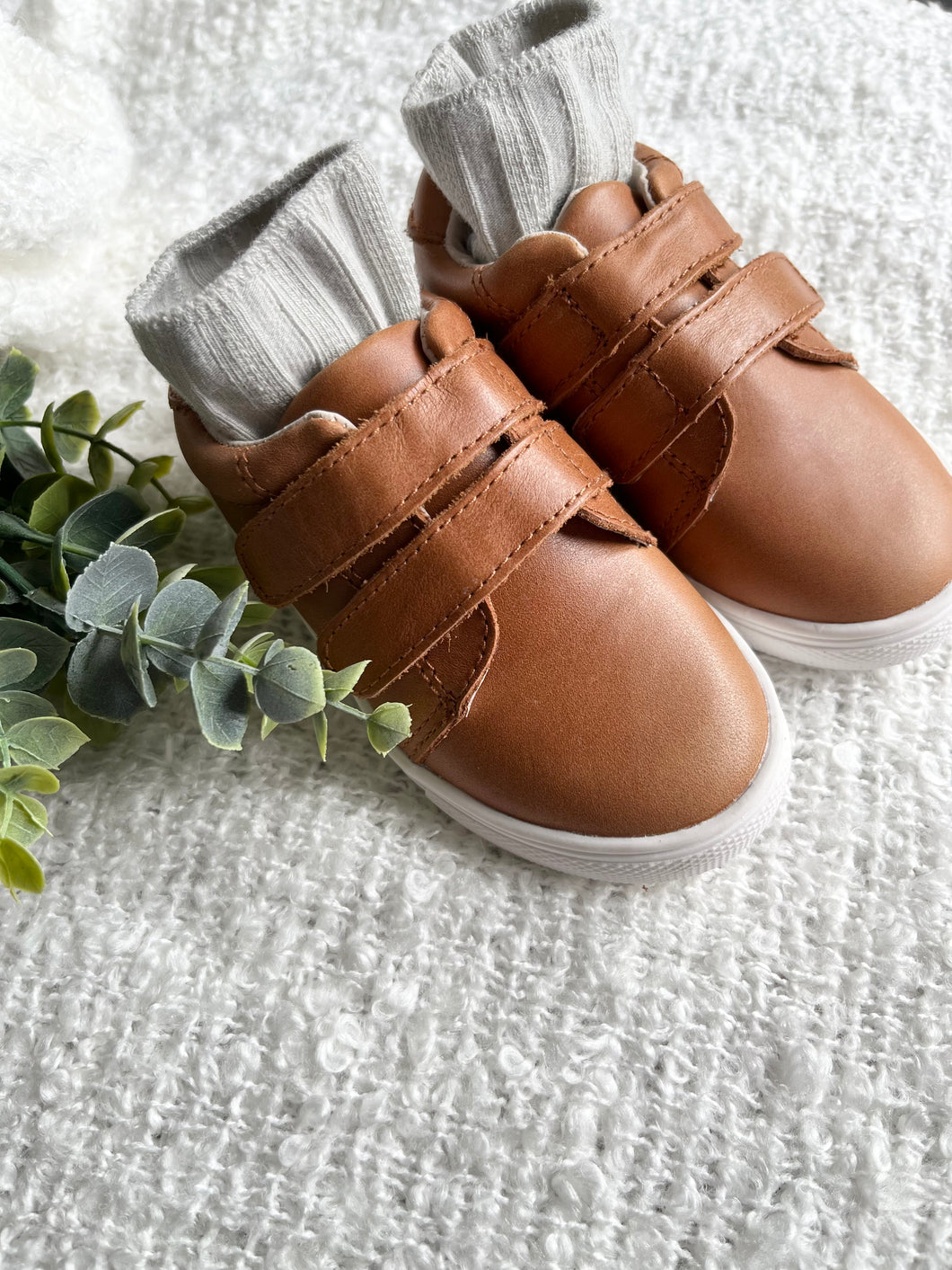 Brown wax leather sneakers